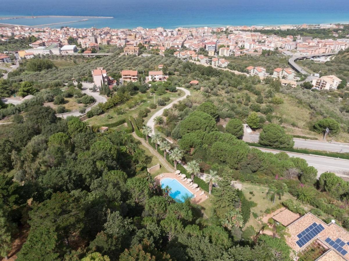 Agriturismo Villa Luca SantʼAgata di Militello Buitenkant foto