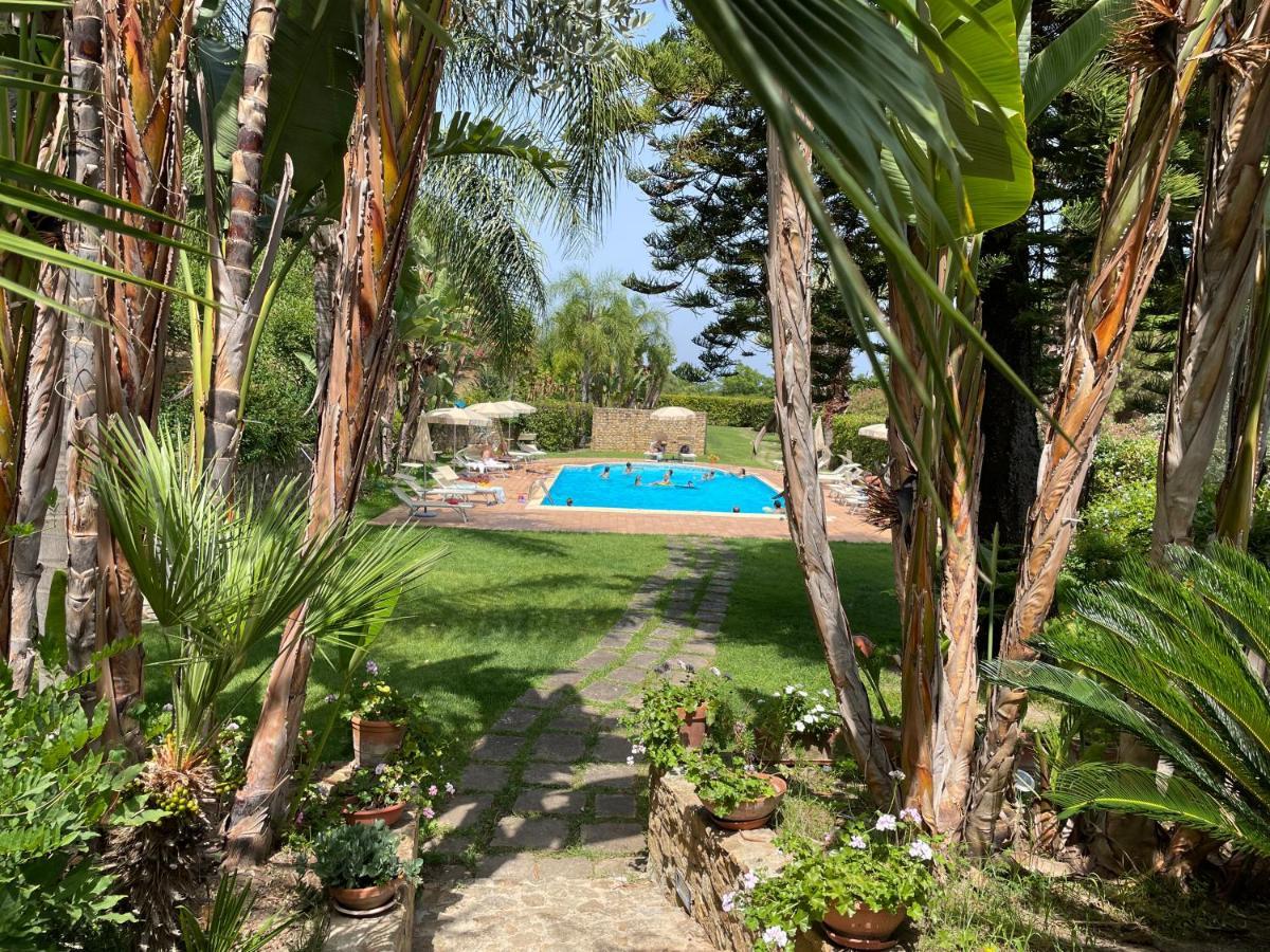 Agriturismo Villa Luca SantʼAgata di Militello Buitenkant foto